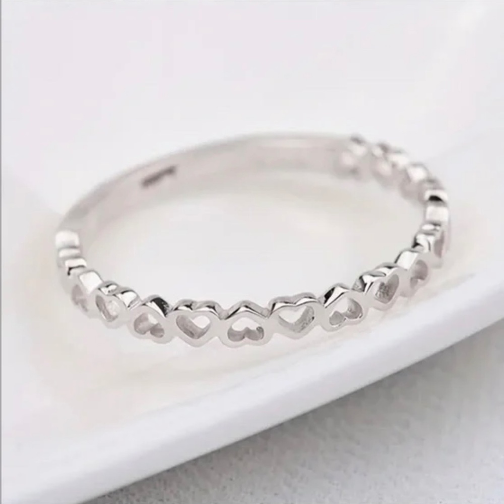 Ring Silver look Dainty heart cutouts Size 8